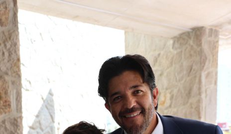  Oscar Estrada con su padrino Marcelo Lozano.
