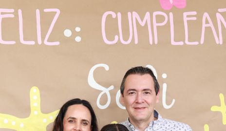  Gloria Mojarro y Jorge Ledezma con su hija Sofía.
