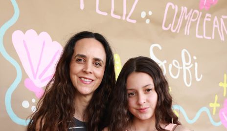  Sofía Ledezma con su mamá Gloria Mojarro.