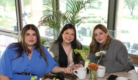  Karina, Alicia y Gabriela.