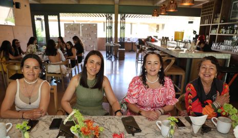  Roxana Gutiérrez, Marcela, Mónica y Beatriz Cortez.