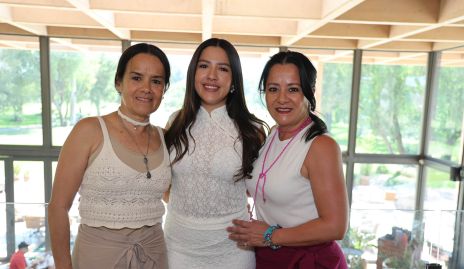  Roxana Gutiérrez, Nadia Rangel y Sindhya Gutiérrez.