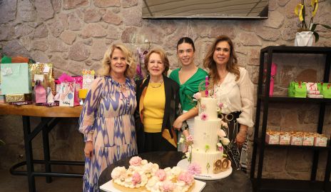  Lynette Pizzuto, Lynette Mc Gee de Pizzuto, Cristina Pizzuto y Pilar Díaz de León de Pizzuto.