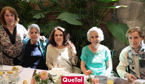  Olga Ávila, Pitusa Benavente, Cuqui Arenas, Rebeca Mendizábal y Rocío Ávila.