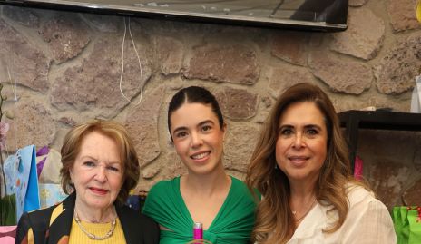  Lynette Pizzuto, Cristina Pizzuto y Pilar Díaz de León.