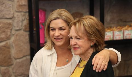  Maricarmen Pizzuto y Lynette Pizzuto.