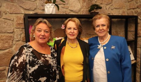  Yolanda del Valle, Lynette Pizzuto y Lolita Aguirre.