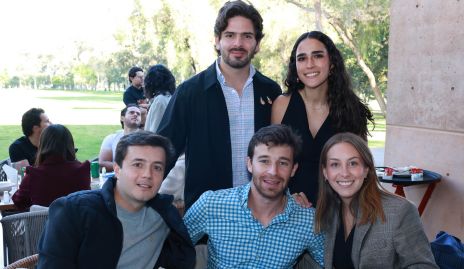  Ricardo Abud con sus amigos.