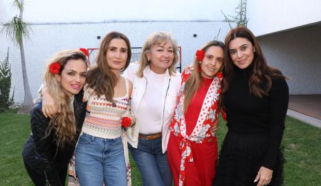  Vero Alvarado, Lourdes Orozco, Titi Ávila, Bibi Perea y Karina Hernandez.