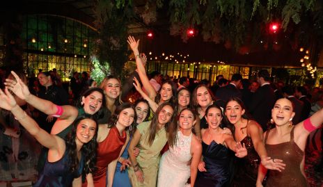  Sofía Hernández Zermeño con sus amigas.