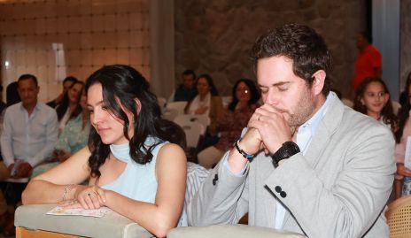  Claudia Díaz de León y Carlos Del Valle, papás de Inés.