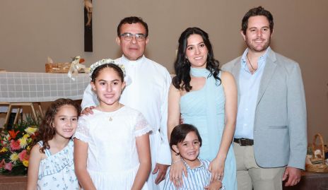  Familia Del Valle Díaz de León con el Padre Salvador González.