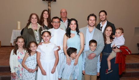  Familia Del Valle Ruiz con el Padre Salvador González.