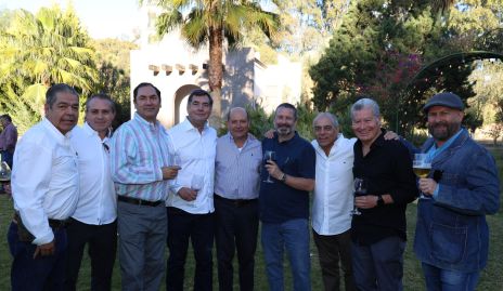  Jorge Martínez Bazúa con sus amigos.