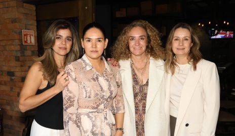  Yezmín Sarquiz, Ana Paula Valdés, Julieta Morales y Gabriela Artolózaga.
