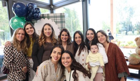  Diana Olvera con sus amigas de toda la vida.