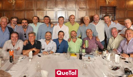  Amigos se reunieron para disfrutar de la tarde.