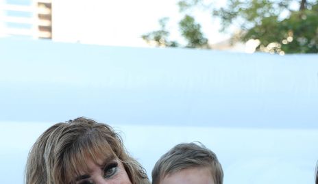  Rosaura López con su nieto Sebastián Valle.