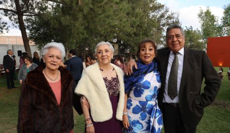  Lupita, Mili, Ana María y Jesús Gallegos.