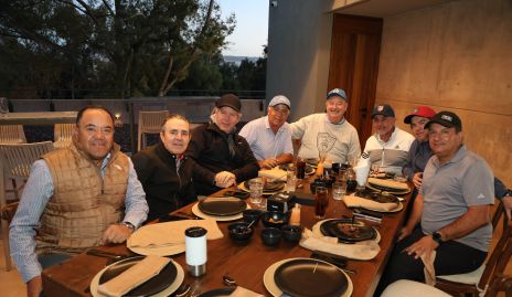  Alejandro Aguillón, Gerardo Valle, Oscar Mendizábal, Juan Manuel Córdova, Patricio Mendizábal, Javier Alcalde, Mauricio Balbontín y Humberto.