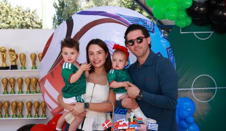  Santiago Salgado, Gabriela Díaz Infante, Rafaela y Abraham Salgado.
