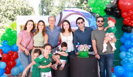  Chema Villaseñor Díaz Infante con su familia.