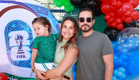  Marcela Díaz Infante y José Luis Villaseñor con su hija Rafaela.