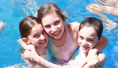  Marina, María Inés y Elena Martínez.