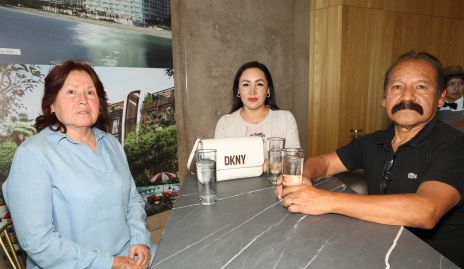  Maria Antonieta Martinez,  Jessica Ibarra y José Luis Ibarra.