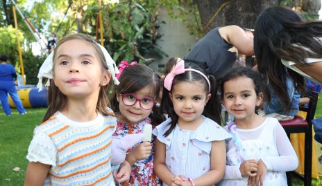  Martina, Regina, Javiera y Alena.