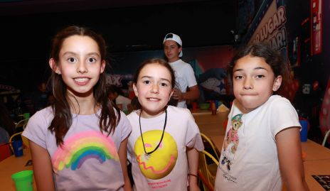  Julia Flores, Maria, Valentina Valencia.