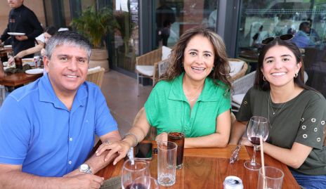  Juan Ariel Reyes, Patricia Lara y Fernanda Reyes.