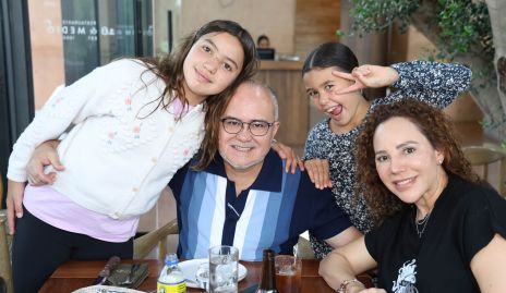  María José Aguirre, Erasto Aldrett, Emilia Aguirre y Aída Blanco.