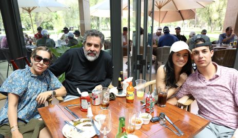  Liliana Fernández, Fernando Abaroa, Fernanda Acebo y Andrés Abaroa.
