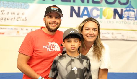  Juan Pablo Rivera Coello Ludtke con sus papás.