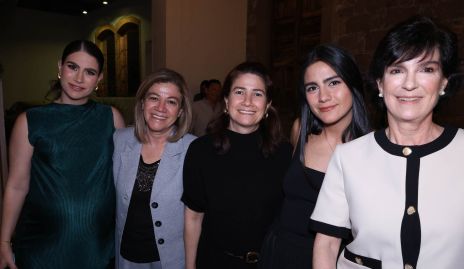  Fernanda Loza, Esther Loza, Sandra Loza, Natalia Galán y Susana Andrés.