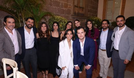  Pancho Loza y Ale Martínez con sus amigos.