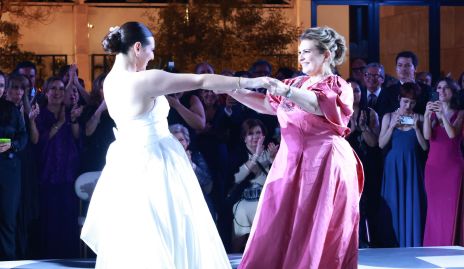  Ximena Zapata con su mamá Bertha Navarro.