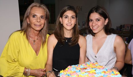  Elena Gaviño, Patricia Gómez y Arantza Gaviño.