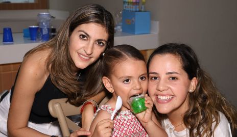  Patricia Gómez, Lucila Azcárate y Ana Isabel Gómez.