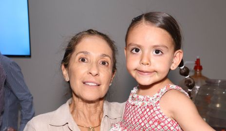  Mónica Gaviño y Lucila Azcárate.