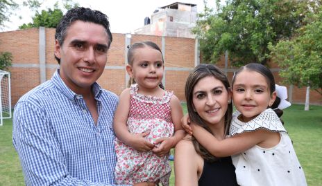  Xavier Azcárate, Lucila Azcárate, Patricia Gómez y Cayetana Azcárate.