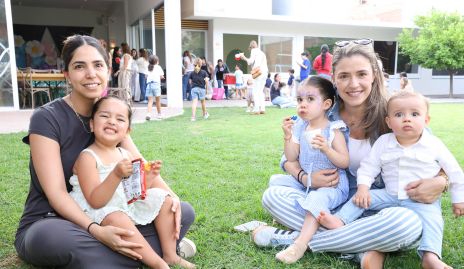 Ariana Estrada y María José Hernández con sus hijos Melina, Alenca y Paulo.