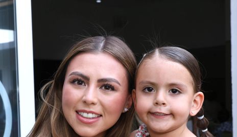  Alexa Cárdenas y Lucila Azcárate.