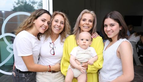  Ana Isabel Gómez, Lucila Gaviño, Elena Gaviño, Nicolás Gómez y Arantza Gaviño.