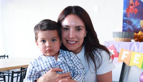  Maricecy Herrera con su hijo.