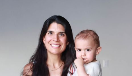  Adriana Torres con su hijo Pablo Dauajare.