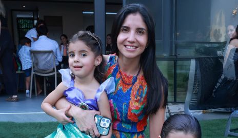  Ale Torres con sus hijas Paula y Nerea Romo.