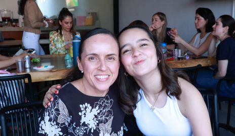  Alejandra Romo y Maria Julia López.