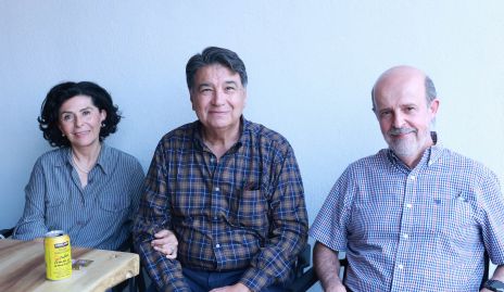  Adriana Díaz de León, Jesús Torres y Guillermo Romo, abuelos de Paula.